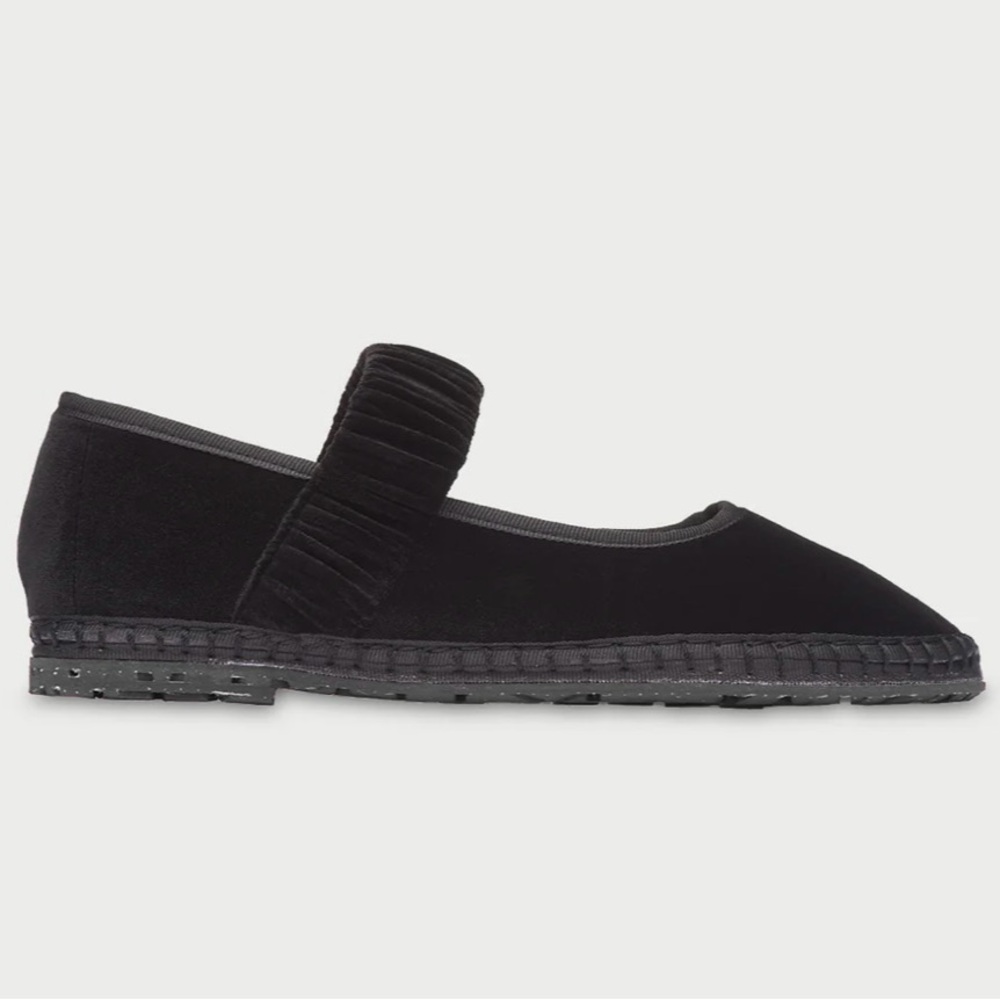 Black Women's Flats
